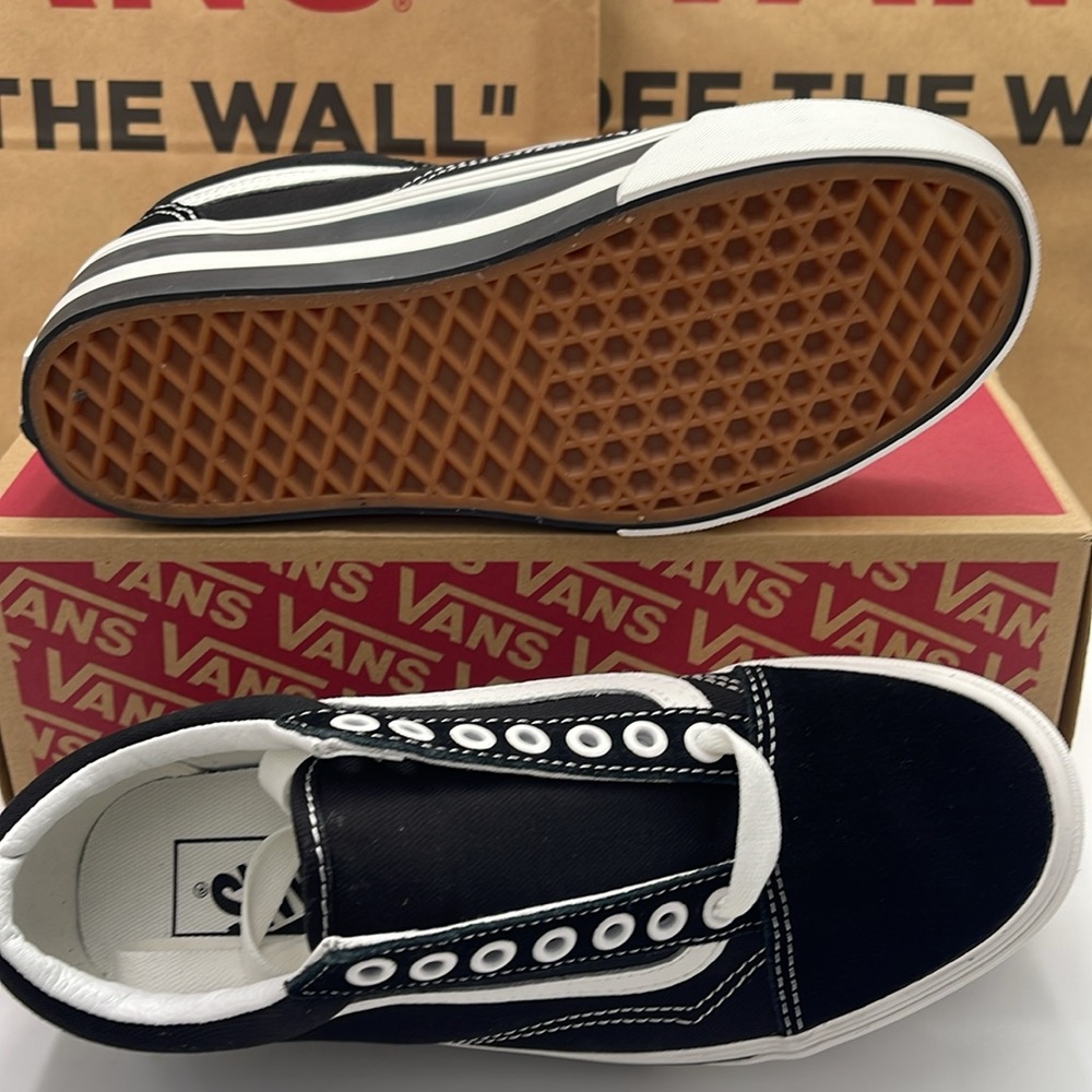 Vans Platform Sneakers Old Skool Stackform
Smarten Up Black/White
VN0009PZBZW - Picture 4 of 16